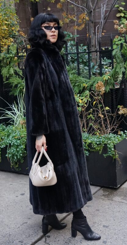 Classic Blackglama Mink Coat 4837 - Image 6