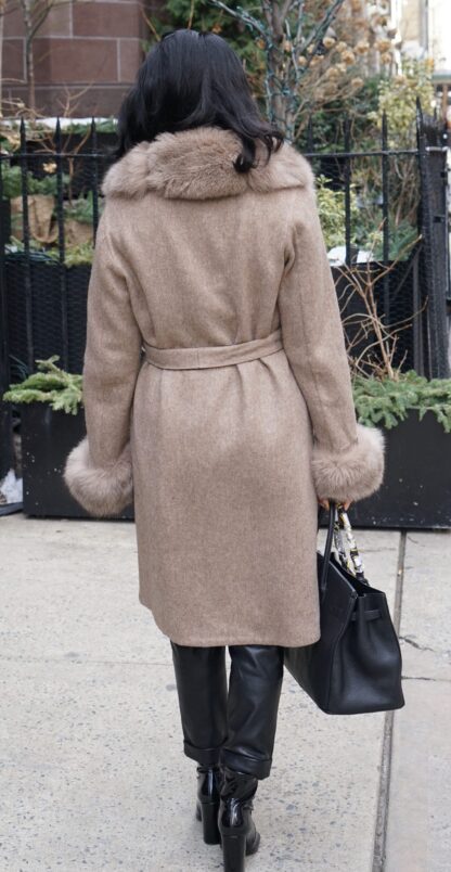 Oatmeal Mist Colored Alpaca Coat Fox Trim Size Medium 84747 - Image 5