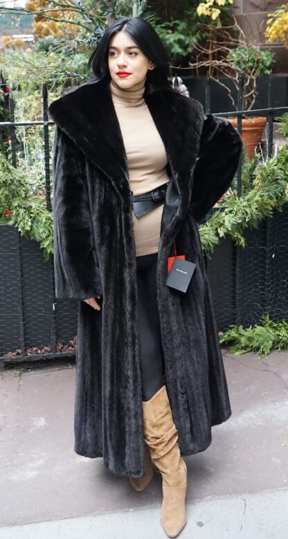 Full Length 5 Star Blackglama Mink Coat 3492 - Image 3