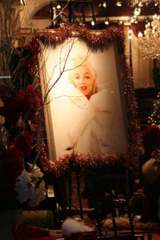 Marilyn in White Mink Fur Coat